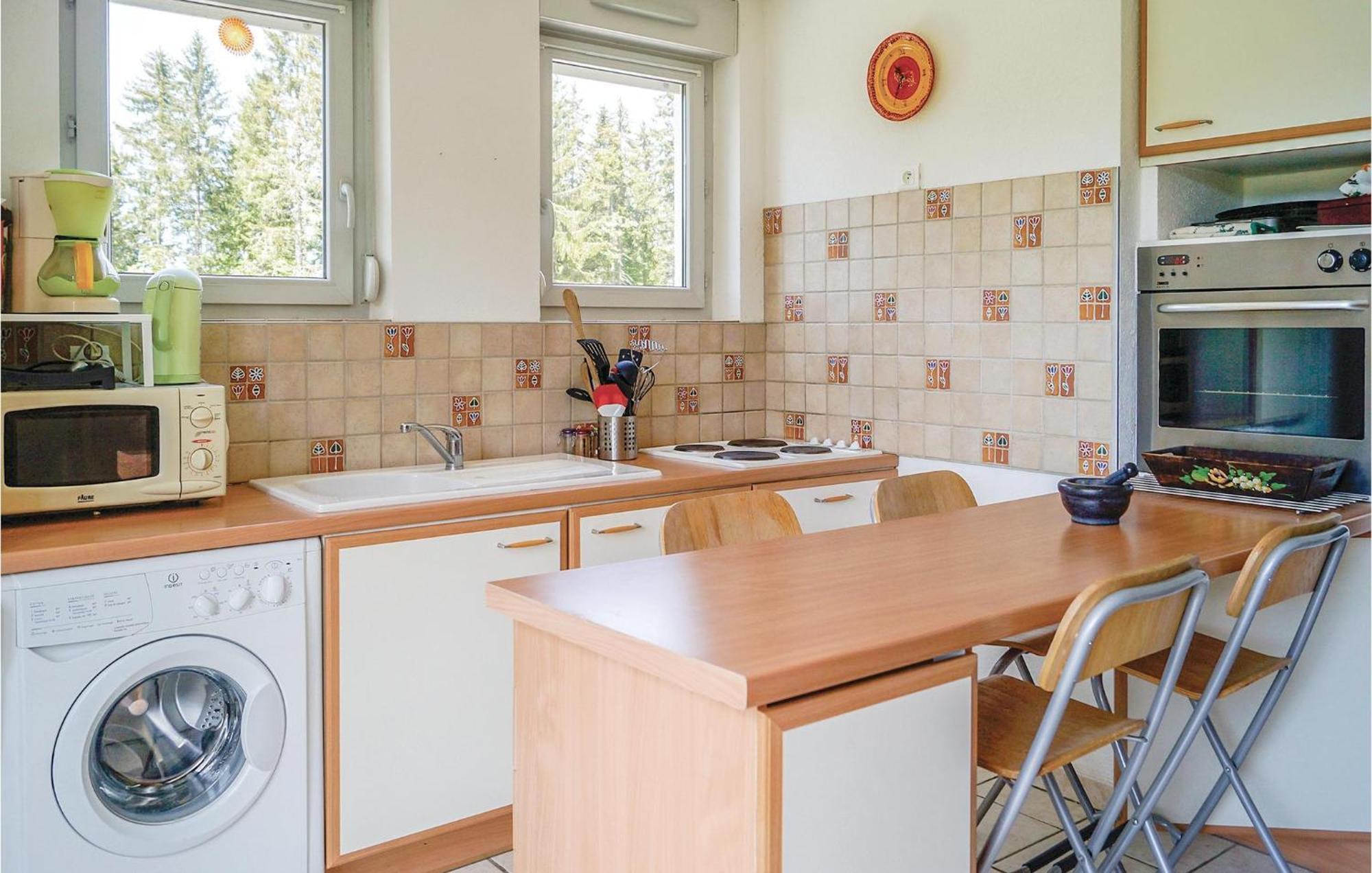 Cozy Apartment In Premanon With Kitchenette Exterior foto